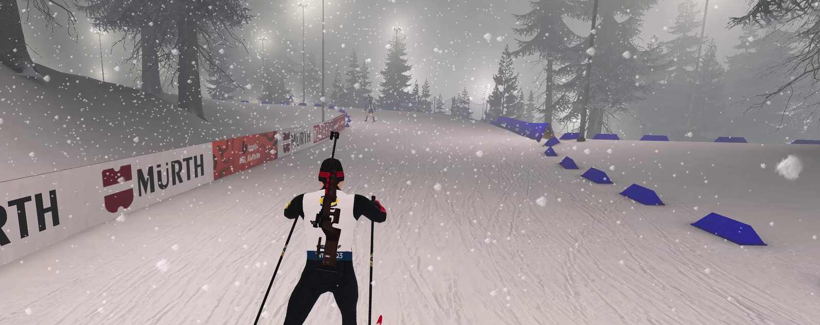 Night and heavy snow at Oberhof: the track is lit by lamps